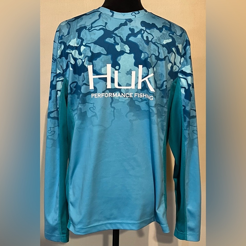 Huk Performance Fishing Teal Camouflage Shirt Size M
